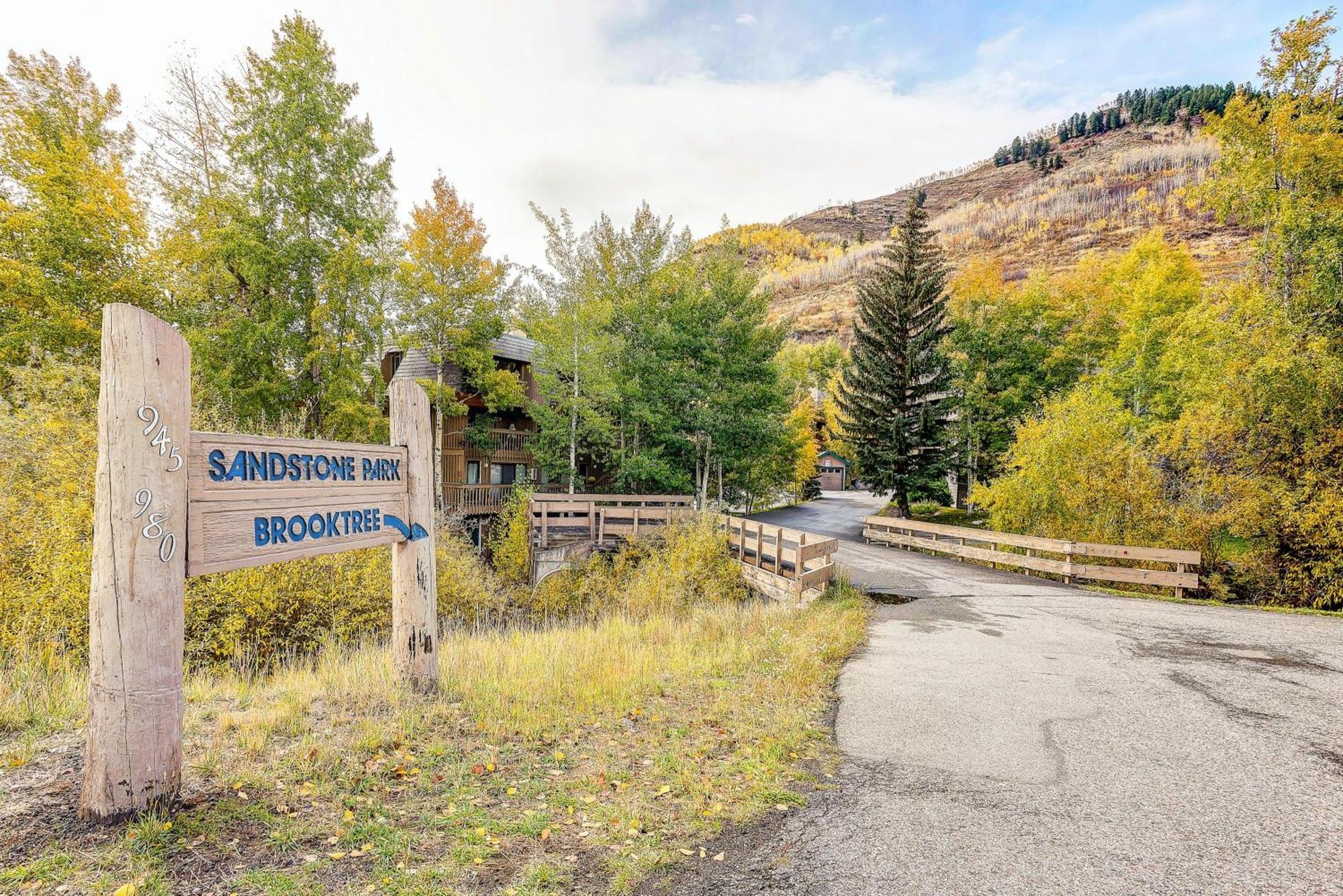 Peaceful Creek View From The Deck! Walk To Shuttle Villa Vail Exteriör bild